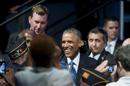 El presidente estadounidense, Barack Obama (c), saluda a ex militares en la convención nacional de veteranos, The American Legion, en su 96 edición en Charlotte, Carolina del Norte (Estados Unidos) este 26 de agosto de 2014. EFE