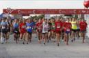 Cientos de personas durante la sexta carrera popular del corazón celebrada hoy en Madrid a favor de la investigación cardiovascular y la prevención de las enfermedades del corazón. EFE