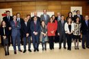 Fotografía facilitada por el Ministerio de Sanidad de la responsable del Departamento, Ana Mato (5d-primer fila), junto a la secretaria general del Ministerio de Sanidad, Pilar Farjas (c), y los asistentes al Consejo Interterritorial de Salud celebrado en Madrid. EFE