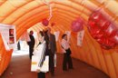 Instalación de un colon gigante como parte de una campaña divulgativa sobre el cáncer de colon para la prevención de esta enfermedad. EFE/Archivo