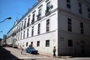 Vista de la fachada del Hospital Maciel en Montevideo (Uruguay). Dos enfermeros uruguayos están detenidos como presuntos autores de decenas de muertes en Centros de Cuidados Intensivos (CTI) de dos hospitales de la capital uruguaya, confirmaron hoy fuentes policiales, que calculan en 60 los casos investigados. EFE