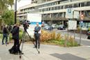 Diversos medios de comunicación aguardan en la entrada del Royal Free Hospital de Londres. EFE