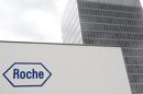 El logo de la farmacéutica suiza Roche en Rotkreuz, Suiza, el 6 de junio de 2011. Roche Holding AG anunció el domingo 24 de agosto de 2014 que acordó con la firma estadounidense InterMune Inc, que desarrolla tratamientos para las enfermedades pulmonares, comprarla en 8.300 millones de dólares. (AP Foto/Keystone/Urs Flueeler)