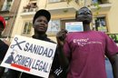 Organizaciones y colectivos de la sociedad civil, asociaciones de inmigrantes y refugiados y de defensa de los derechos humanos se manifiestan hoy, frente al Hospital Gregorio Marañón de Madrid. EFEOrganizaciones y colectivos de la sociedad civil, asociaciones de inmigrantes y refugiados y de defensa de los derechos humanos se manifiestan hoy, frente al Hospital Gregorio Marañón de Madrid. EFEOrganizaciones y colectivos de la sociedad civil, asociaciones de inmigrantes y refugiados y de defensa de los derechos humanos se manifiestan hoy, frente al Hospital Gregorio Marañón de Madrid, contra la retirada de la tarjeta sanitaria a los inmigrantes que no cuentan con permiso de residencia en este país. EFEEl director general de Cartera Básica de Servicios del SNS y Farmacia, Agustín Rivero, hace unas declaraciones a los periodistas tras intervenir en la asamblea extraordinaria de la Organización Médica Colegial. EFE