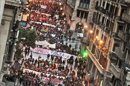 Miles de personas participan esta tarde en Barcelona en una manifestación convocada por la plataforma Prou Retallades!, integrada por más de 200 asociaciones y sindicatos, en contra de los recortes sociales y el desmantelamiento del Estado de bienestar. EFE